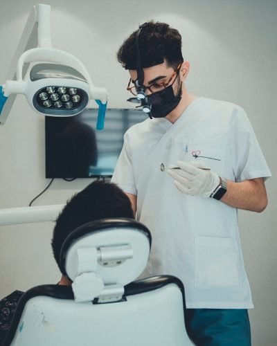 Photo by Ozkan Guner Nosotros - Clínica Dental en Barcelona